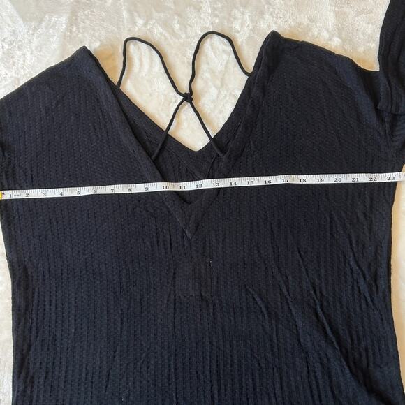 Chaser Off The Shoulder Sweater Women's Size M Black Long Sleeve V Neck NWT - Picture 3 of 7